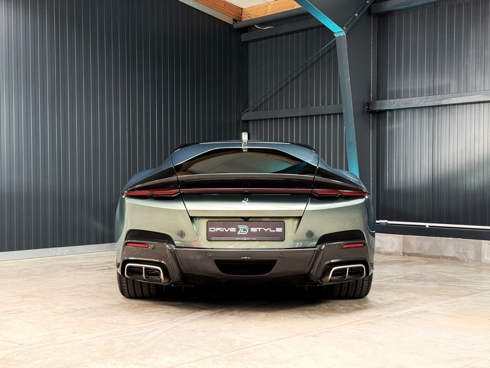 Fahrzeugabbildung Ferrari 12Cilindri + Carbon + Lift + Verde Minerale Meta
