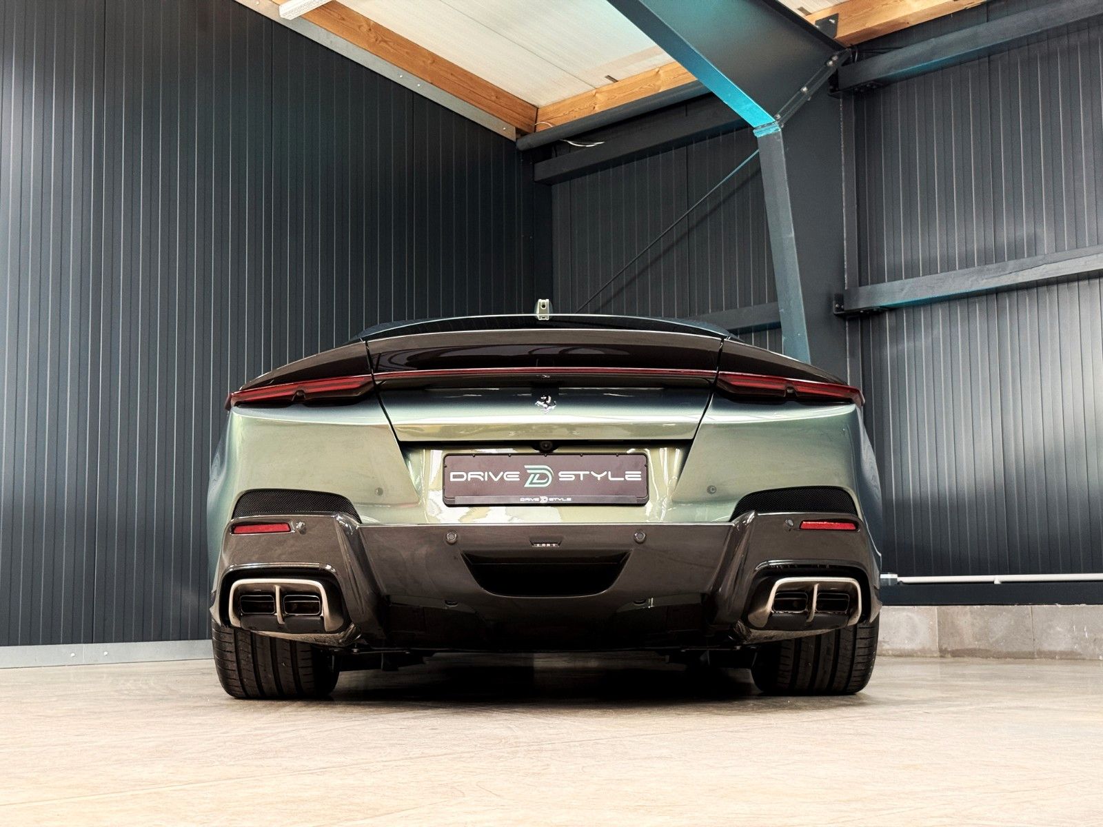 Fahrzeugabbildung Ferrari 12Cilindri + Carbon + Lift + Verde Minerale Meta