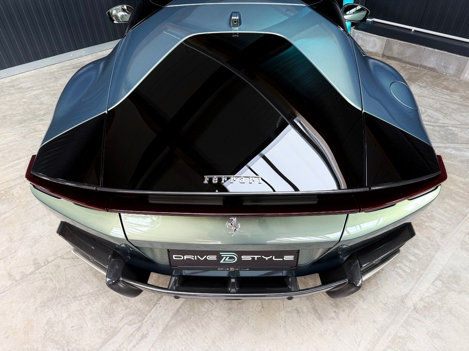 Fahrzeugabbildung Ferrari 12Cilindri + Carbon + Lift + Verde Minerale Meta