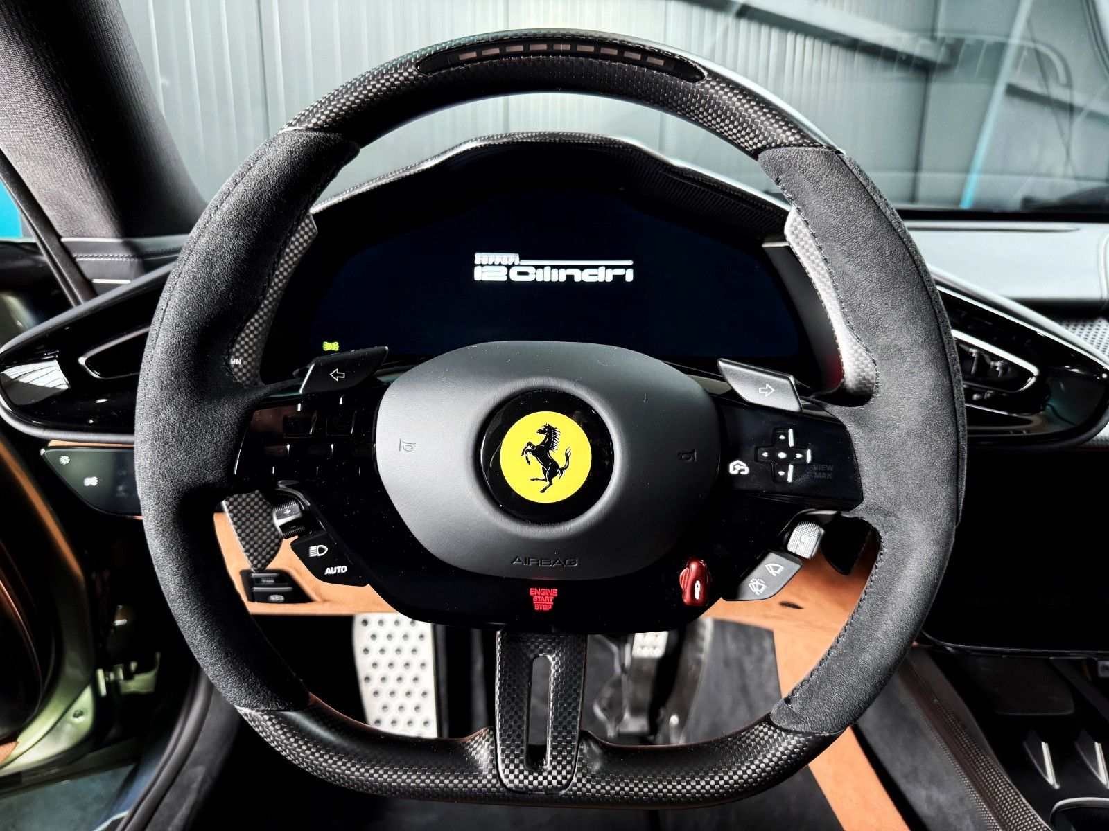 Fahrzeugabbildung Ferrari 12Cilindri + Carbon + Lift + Verde Minerale Meta