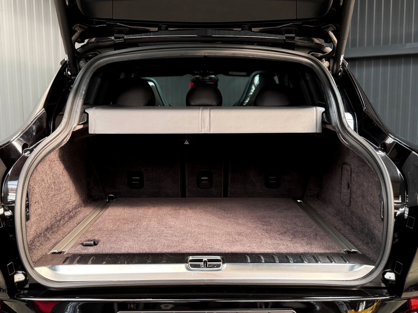 Fahrzeugabbildung Aston Martin DBX 4.0 V8 DBX707 + 2.Hand + Top Geplfegt