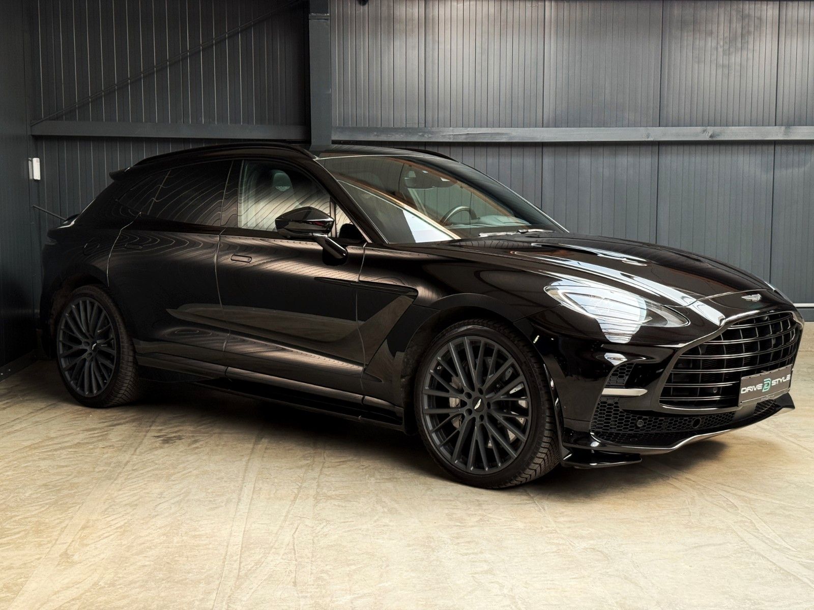 Fahrzeugabbildung Aston Martin DBX 4.0 V8 DBX707 + 2.Hand + Top Geplfegt