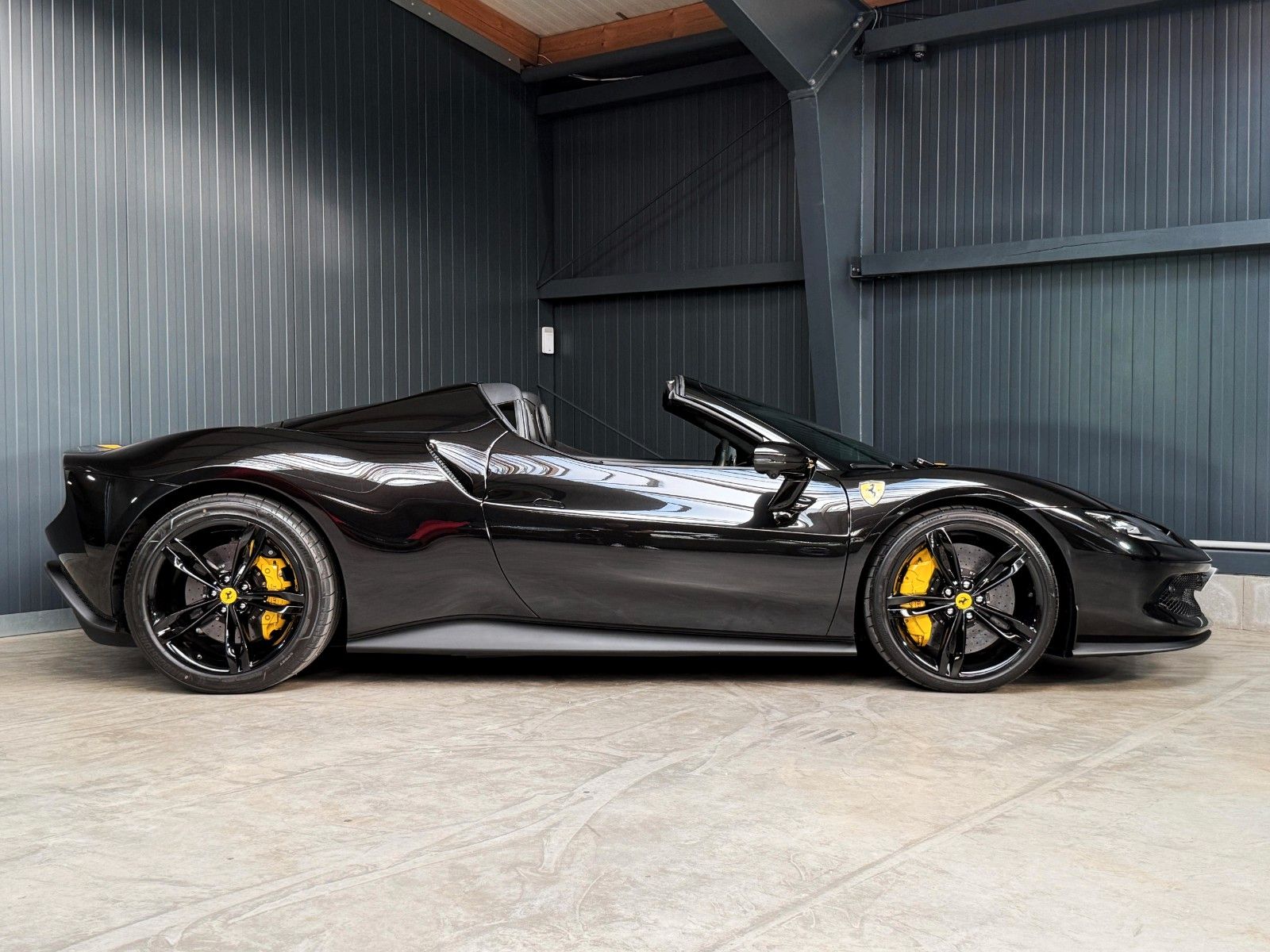 Ferrari 296 GTS + Nero Extracampione + Racing Seats