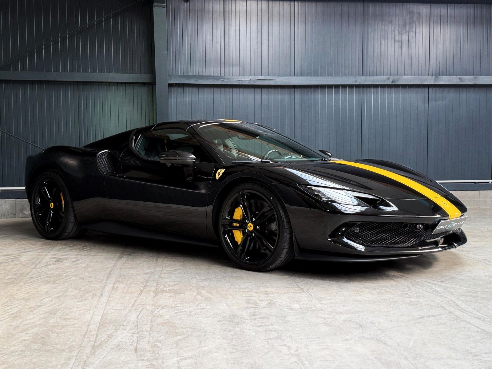 Fahrzeugabbildung Ferrari 296 GTS + Nero Extracampione + Racing Seats