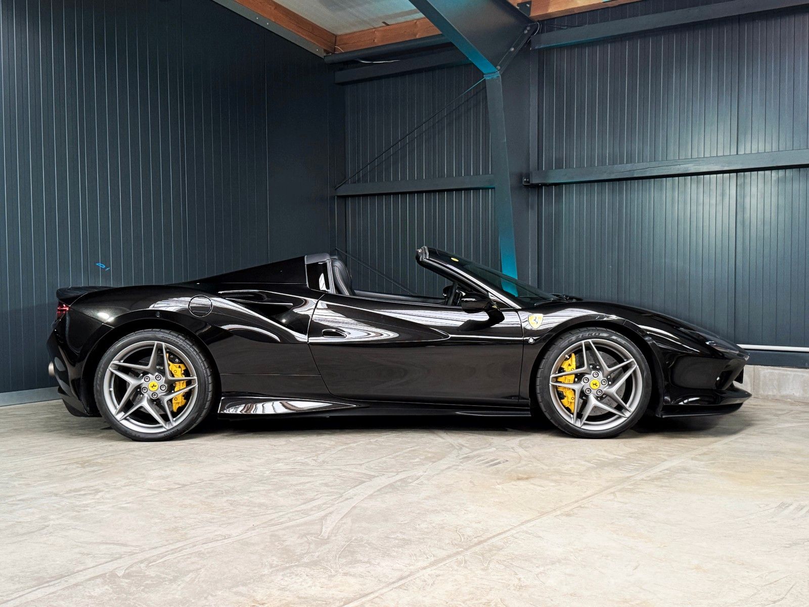 Ferrari F8 Spider + Nero Daytona + Carbon + Lift + Garan