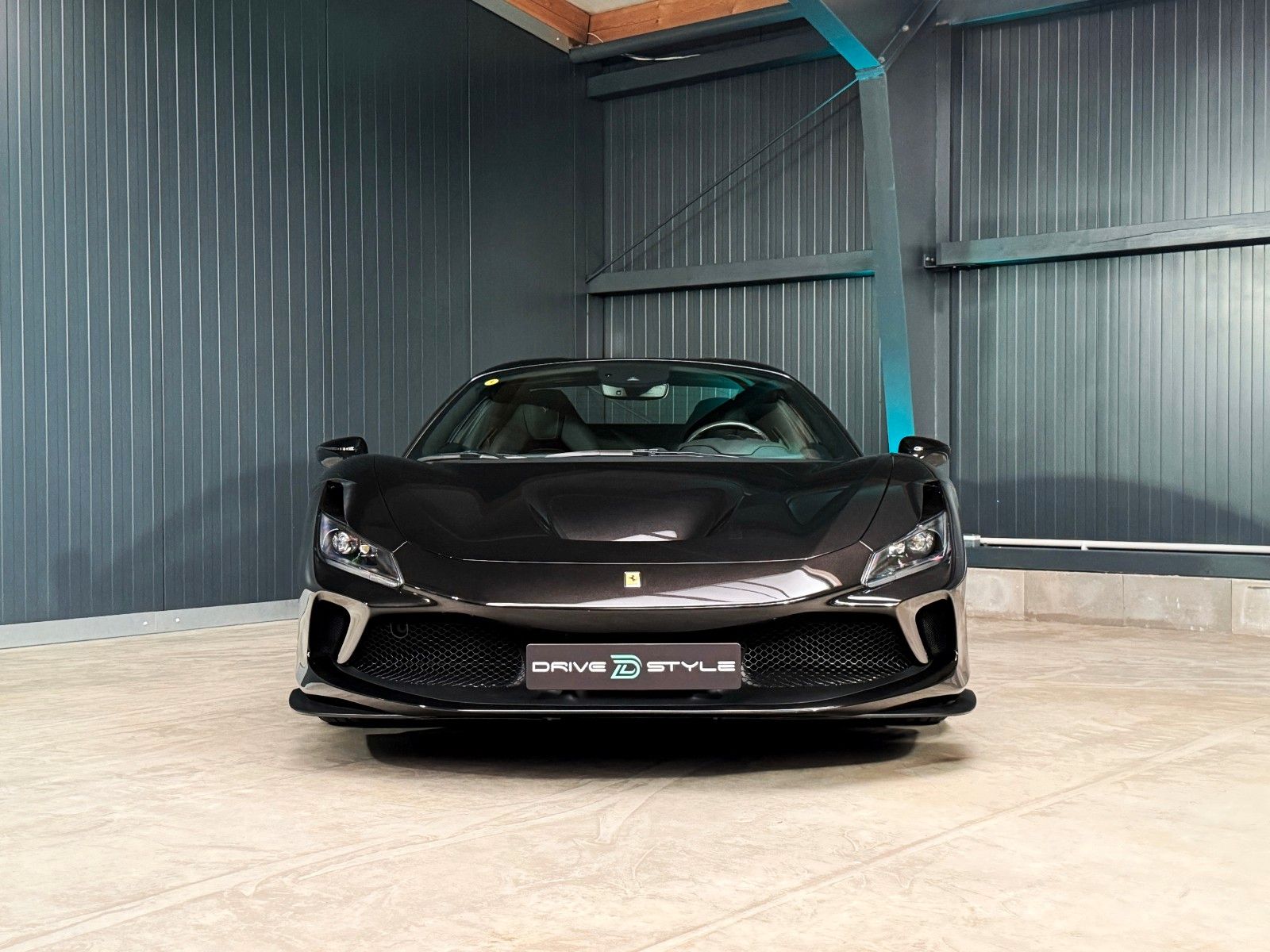 Fahrzeugabbildung Ferrari F8 Spider + Nero Daytona + Carbon + Lift + Garan