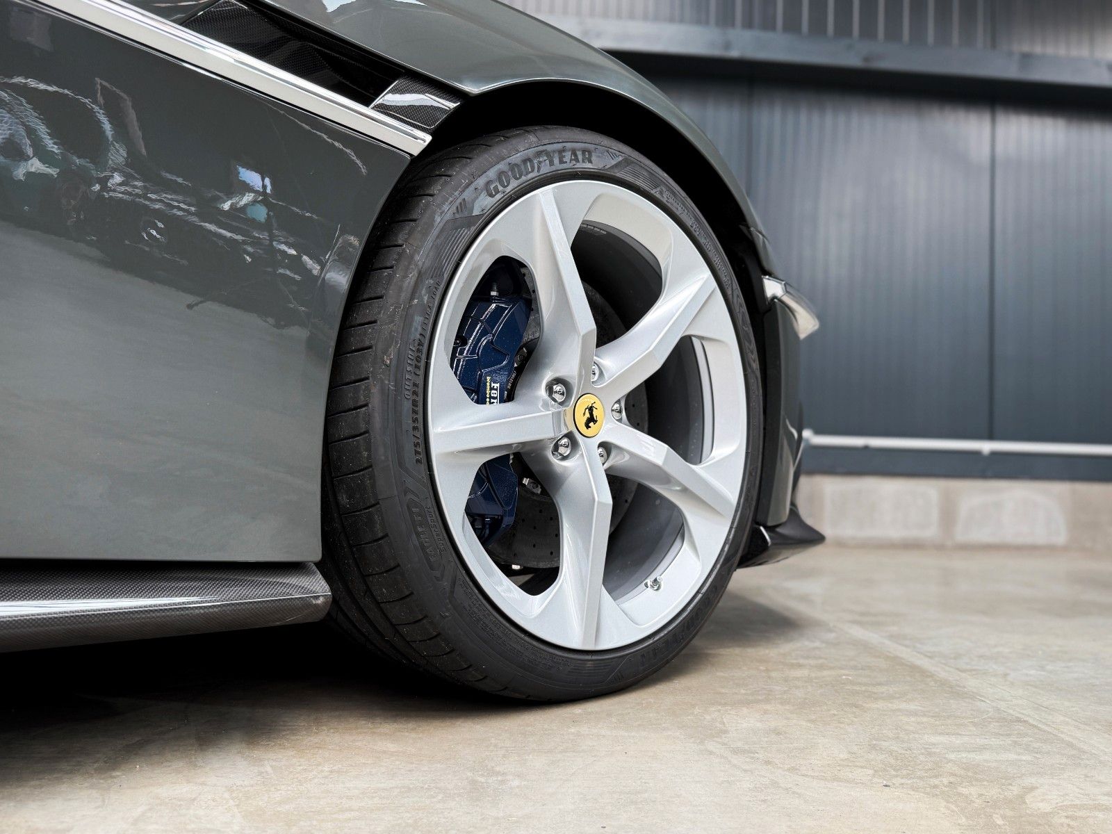 Fahrzeugabbildung Ferrari 12Cilindri + 1. Hand + 54 km + Carbon Exterieur
