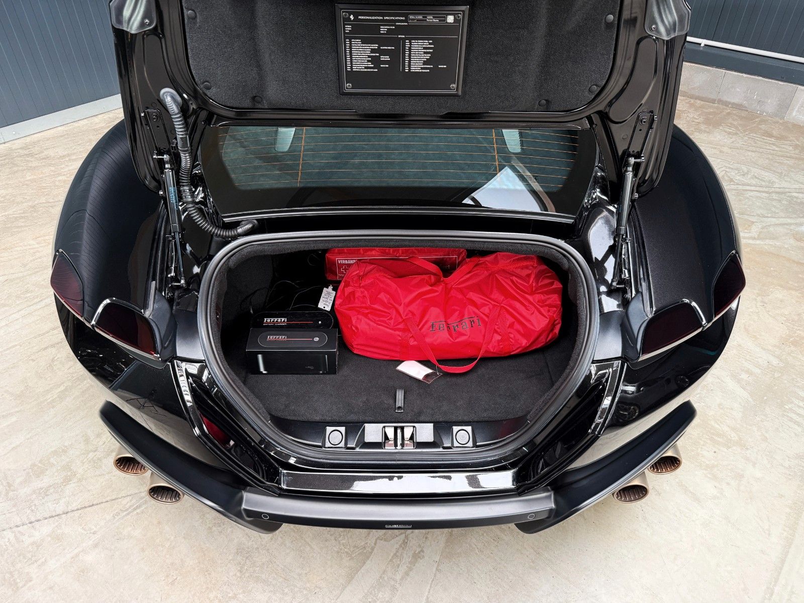 Fahrzeugabbildung Ferrari Roma +Carbon + ADAS + Beifahrerdisplay