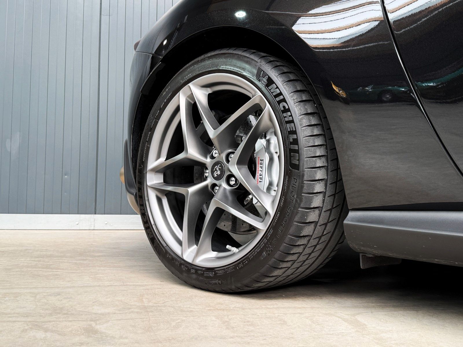 Fahrzeugabbildung Ferrari Roma +Carbon + ADAS + Beifahrerdisplay
