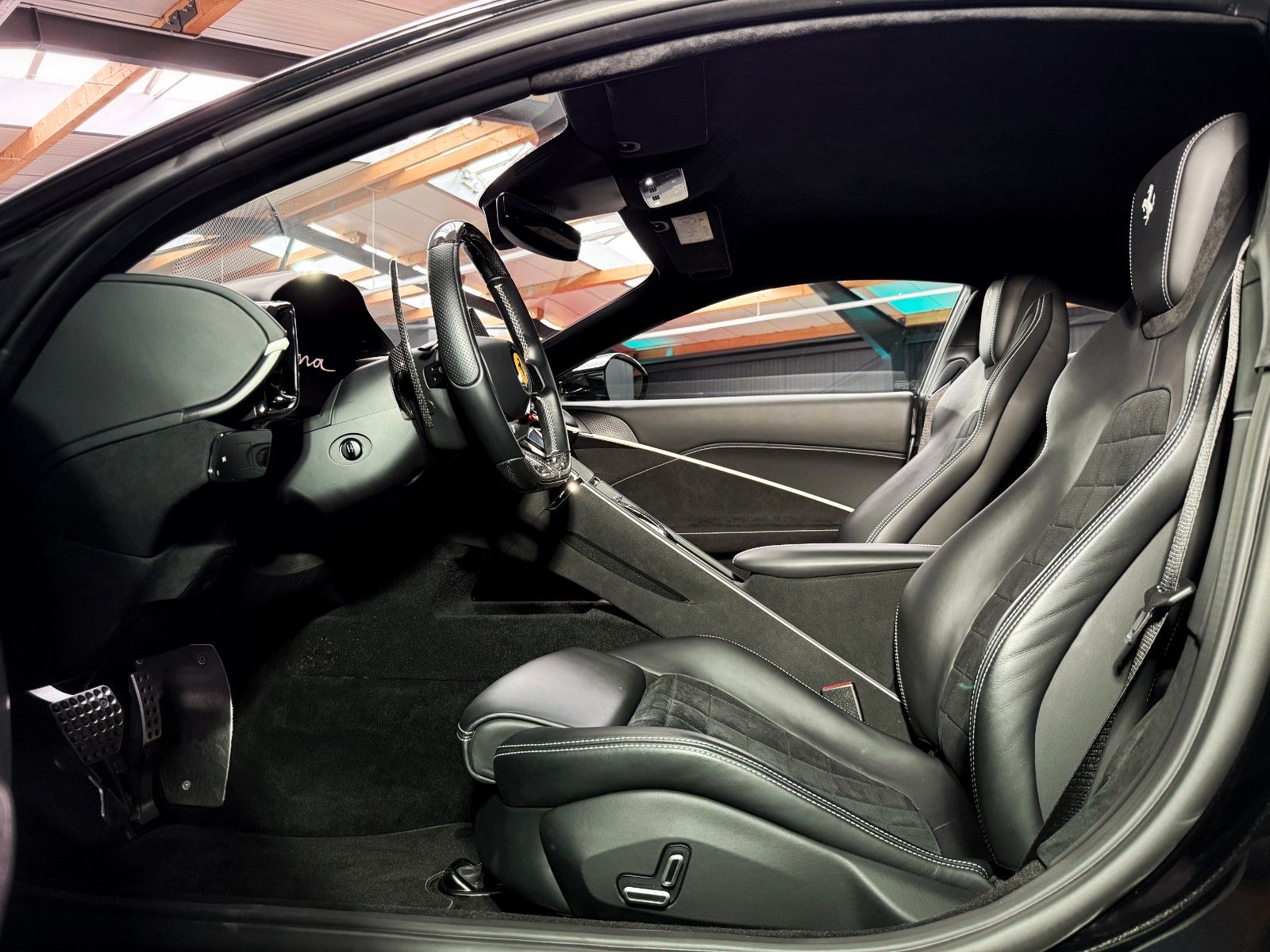 Fahrzeugabbildung Ferrari Roma +Carbon + ADAS + Beifahrerdisplay