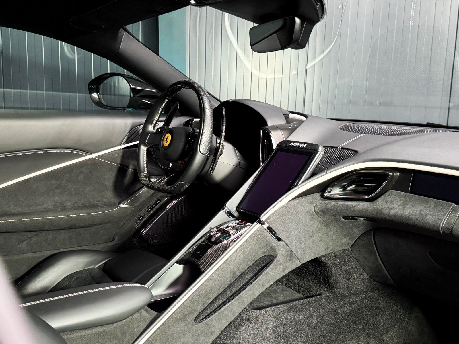 Fahrzeugabbildung Ferrari Roma +Carbon + ADAS + Beifahrerdisplay