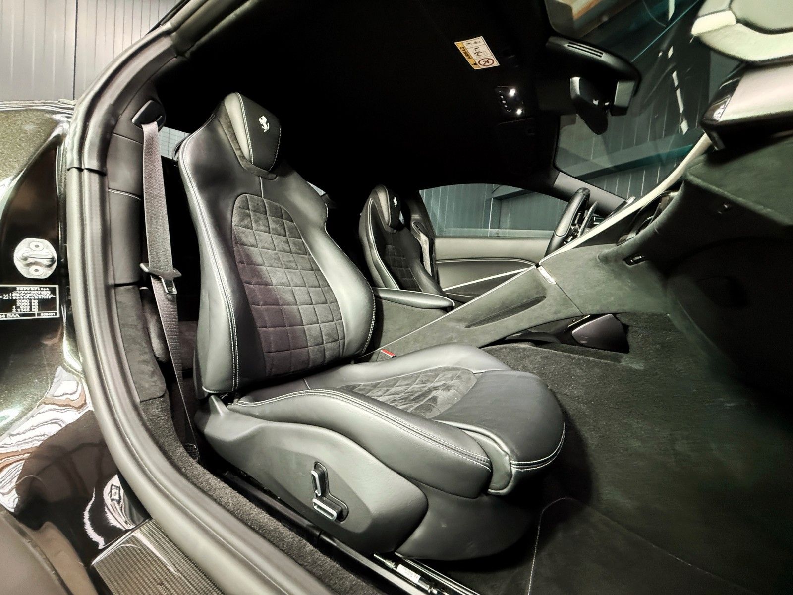 Fahrzeugabbildung Ferrari Roma +Carbon + ADAS + Beifahrerdisplay