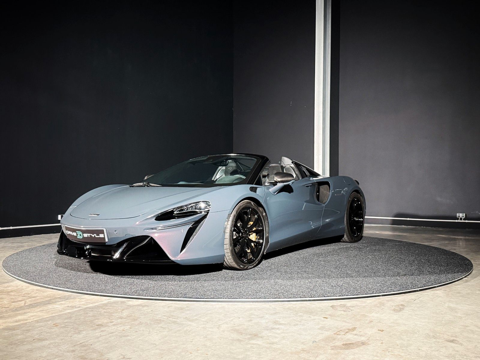 Fahrzeugabbildung McLaren Artura Spider + MSO Lava Grey + Carbon Pack +PPF
