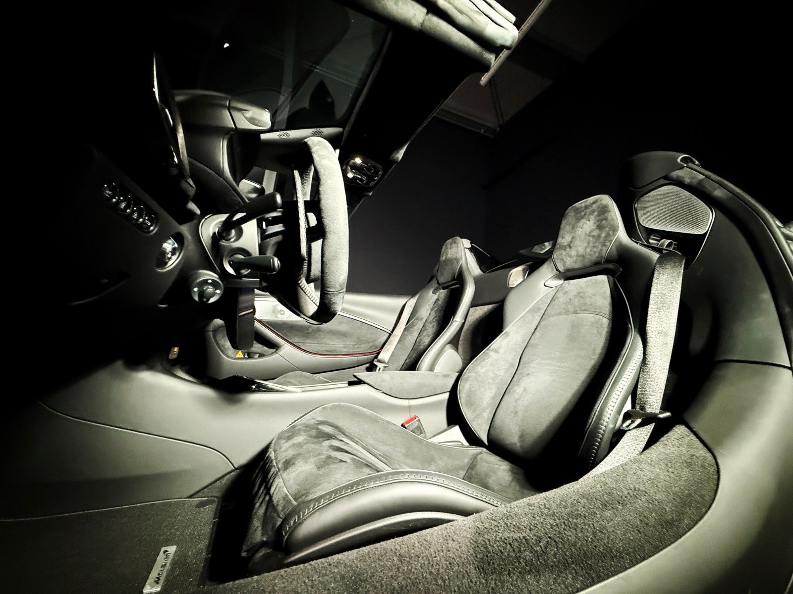 Fahrzeugabbildung McLaren Artura Spider + MSO Lava Grey + Carbon Pack +PPF