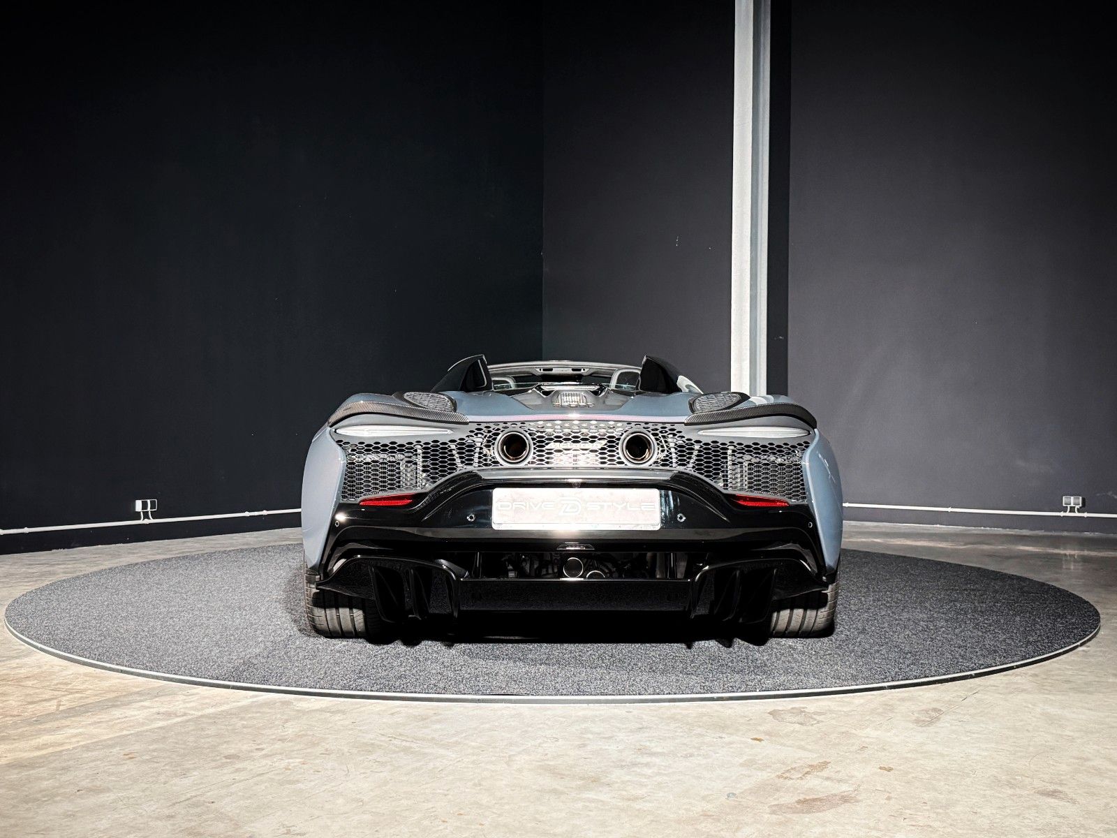 Fahrzeugabbildung McLaren Artura Spider + MSO Lava Grey + Carbon Pack +PPF