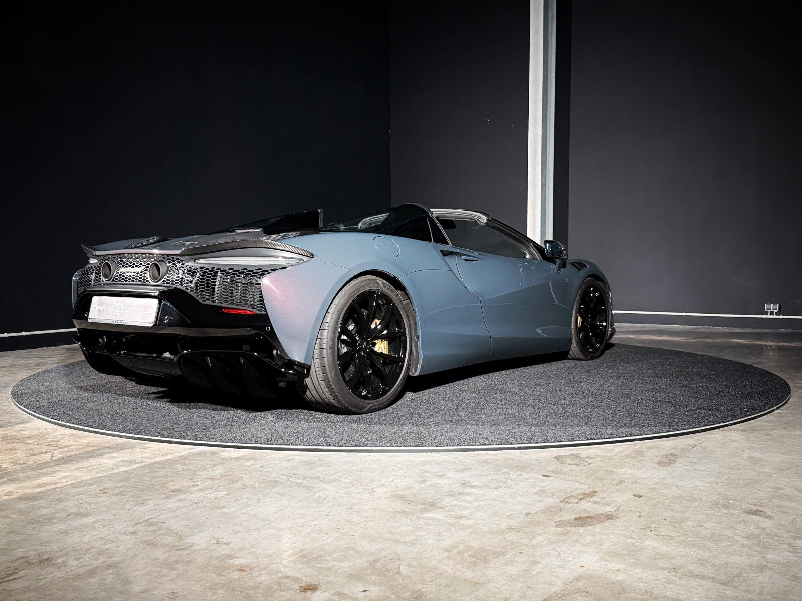 Fahrzeugabbildung McLaren Artura Spider + MSO Lava Grey + Carbon Pack +PPF